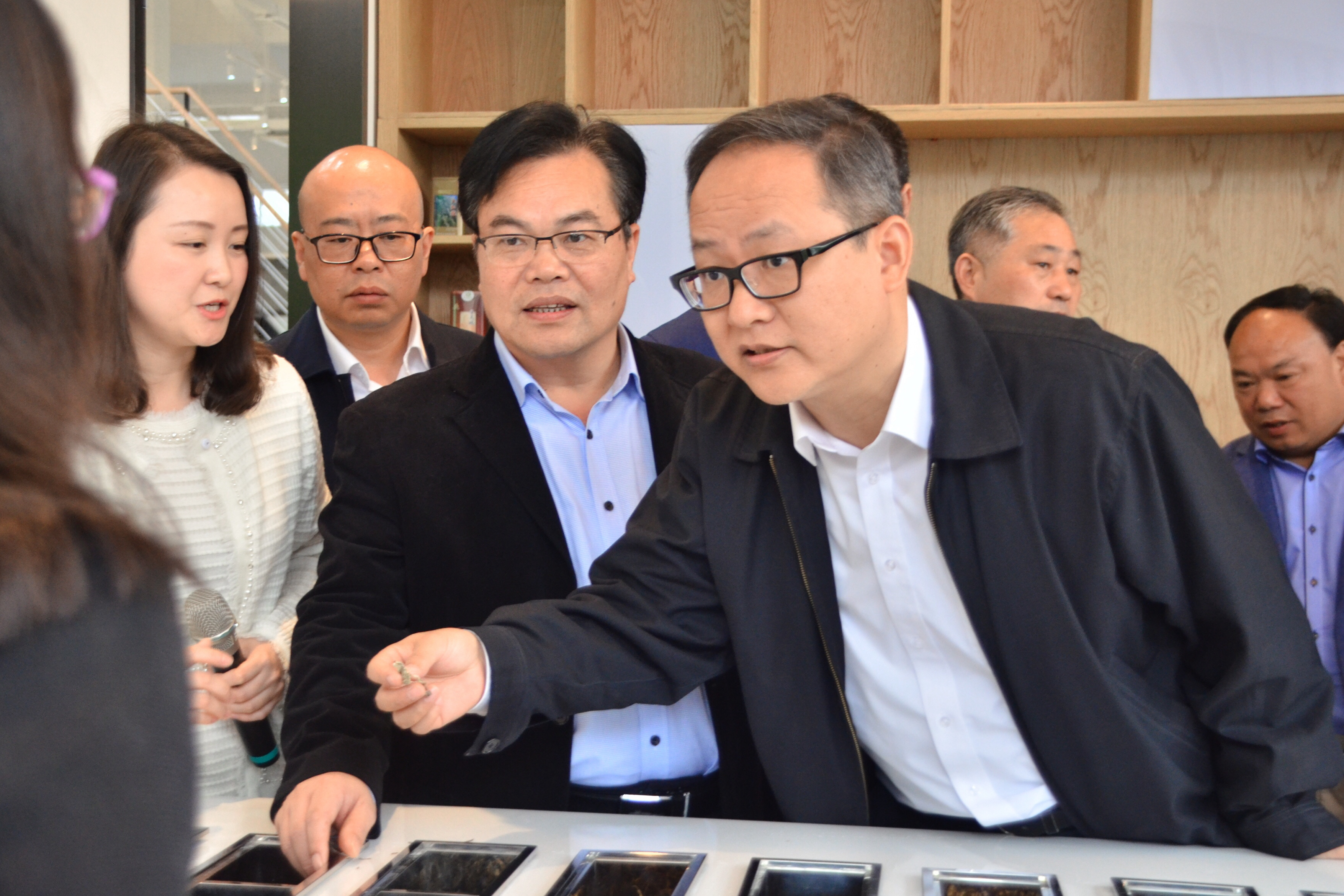 杭州市政府副秘书长张文戈一行考察开云（中国）特种茶中心