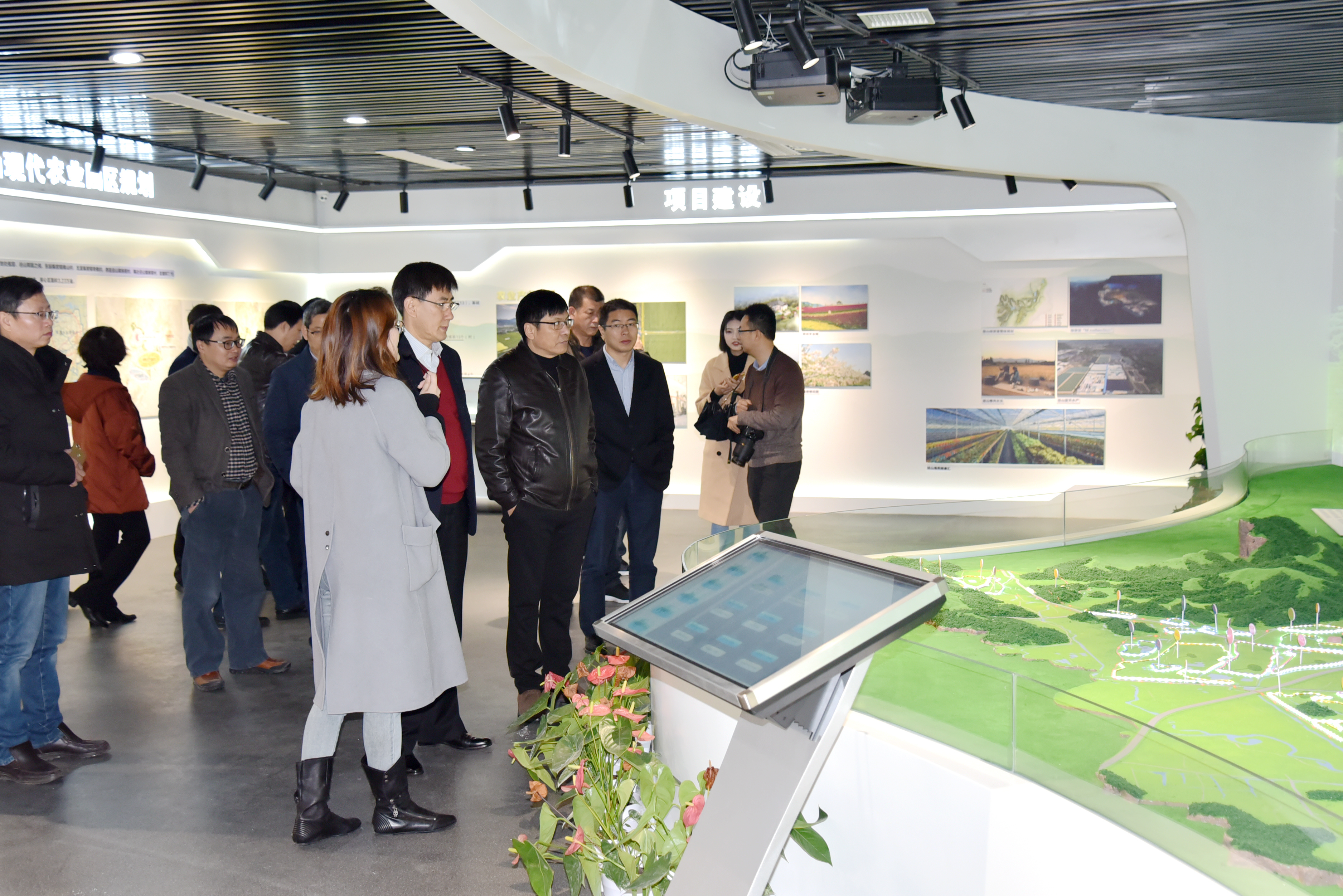 浙江省供销合作经济学会会长王东方一行考察开云（中国）特种茶中心