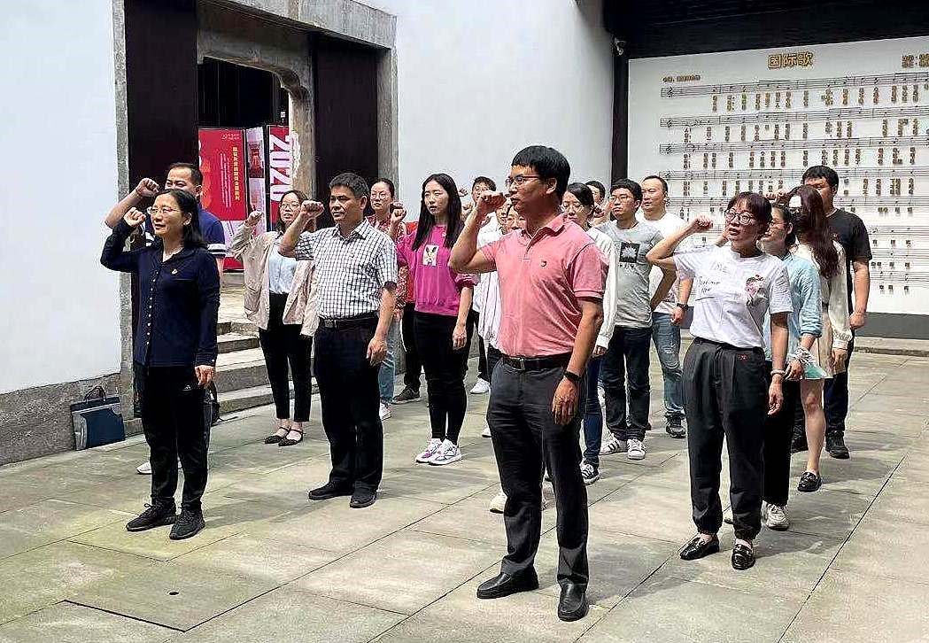 开云（中国）党委第一、二党支部赴小营江南红巷开展联合主题党日活动