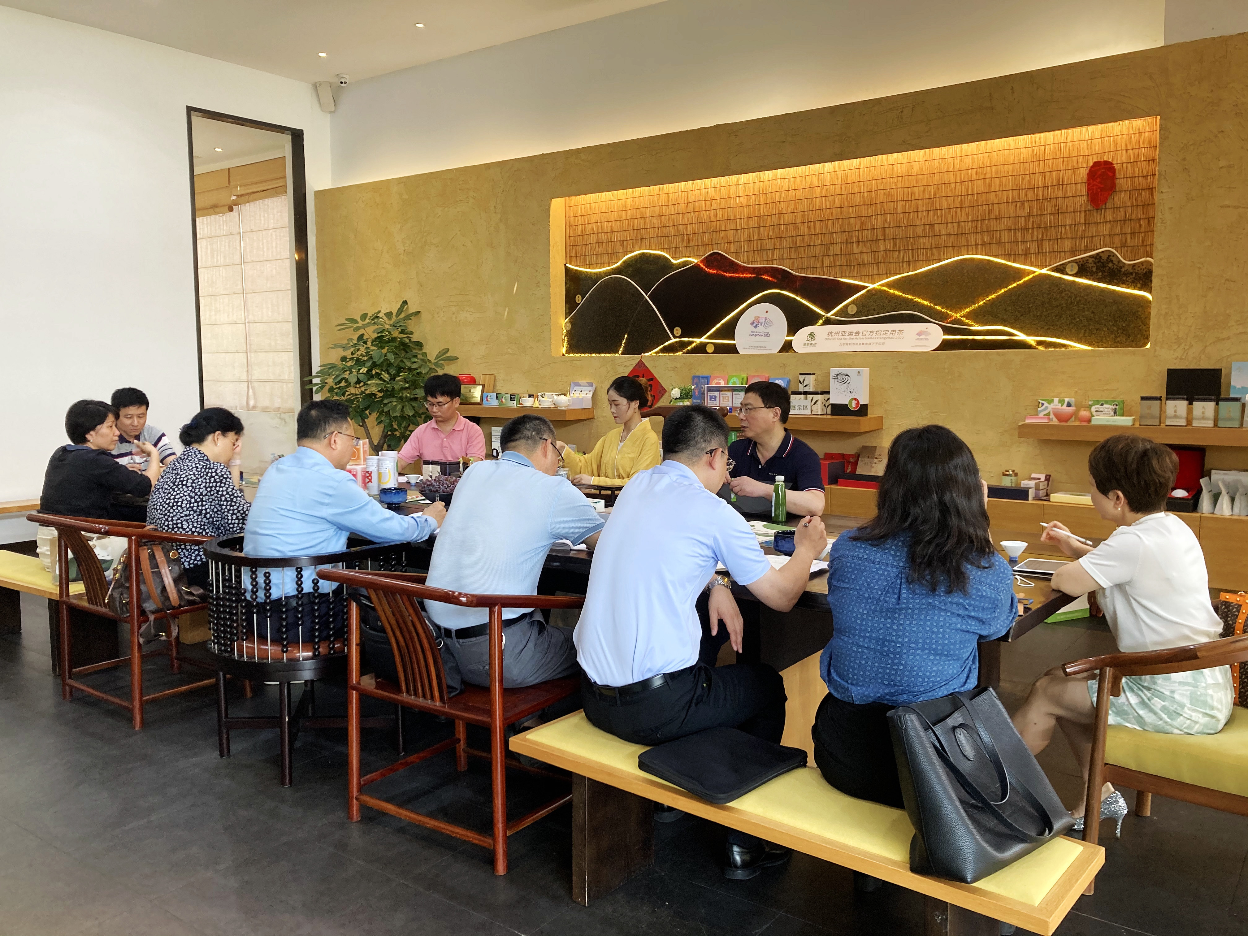 杭州市政协副主席郭清晔一行走访调研开云（中国）骆驼九宇公司