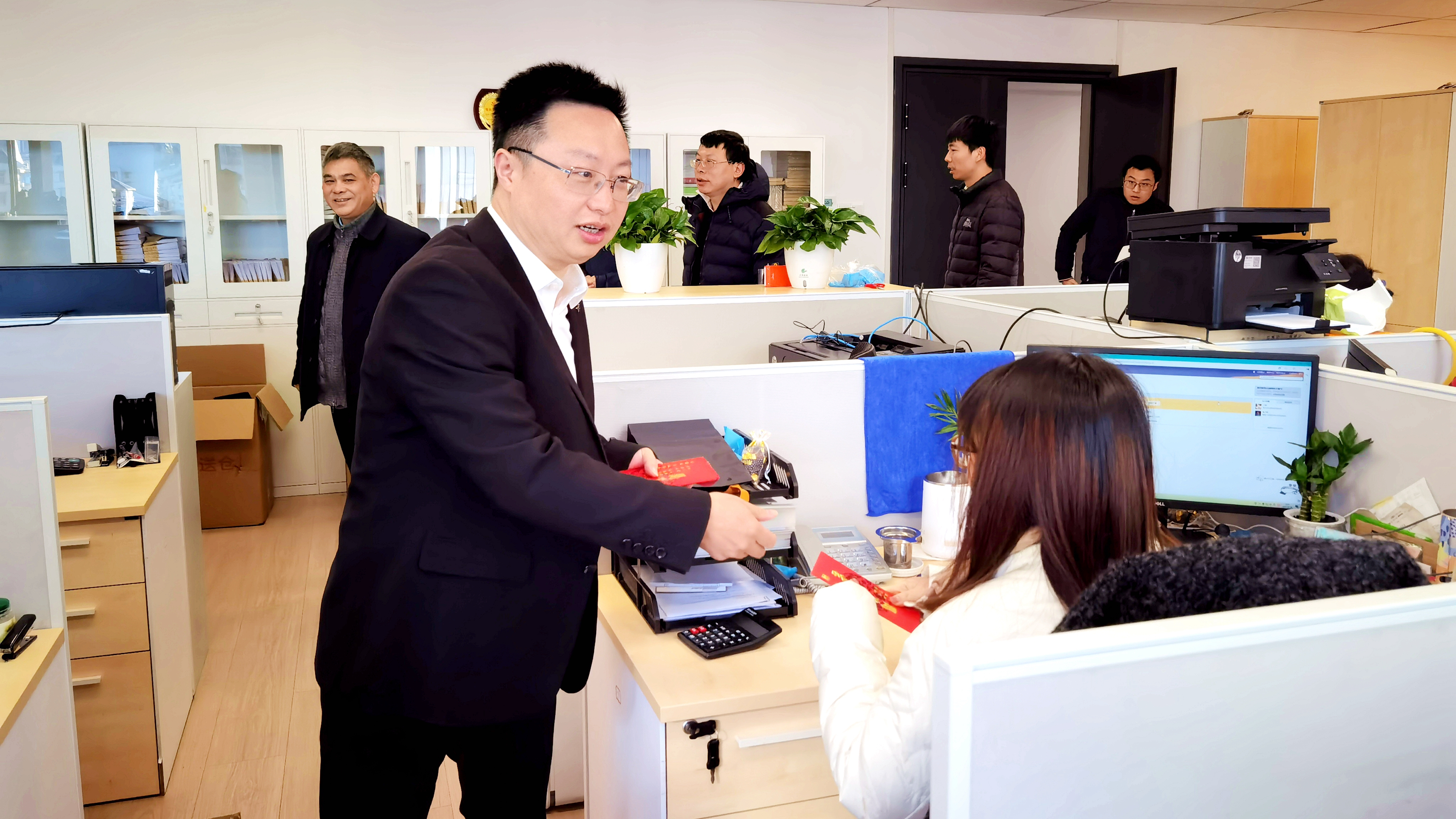 开工首日鼓干劲 凝心聚力启新程丨开云（中国）领导开展2025新春开工慰问