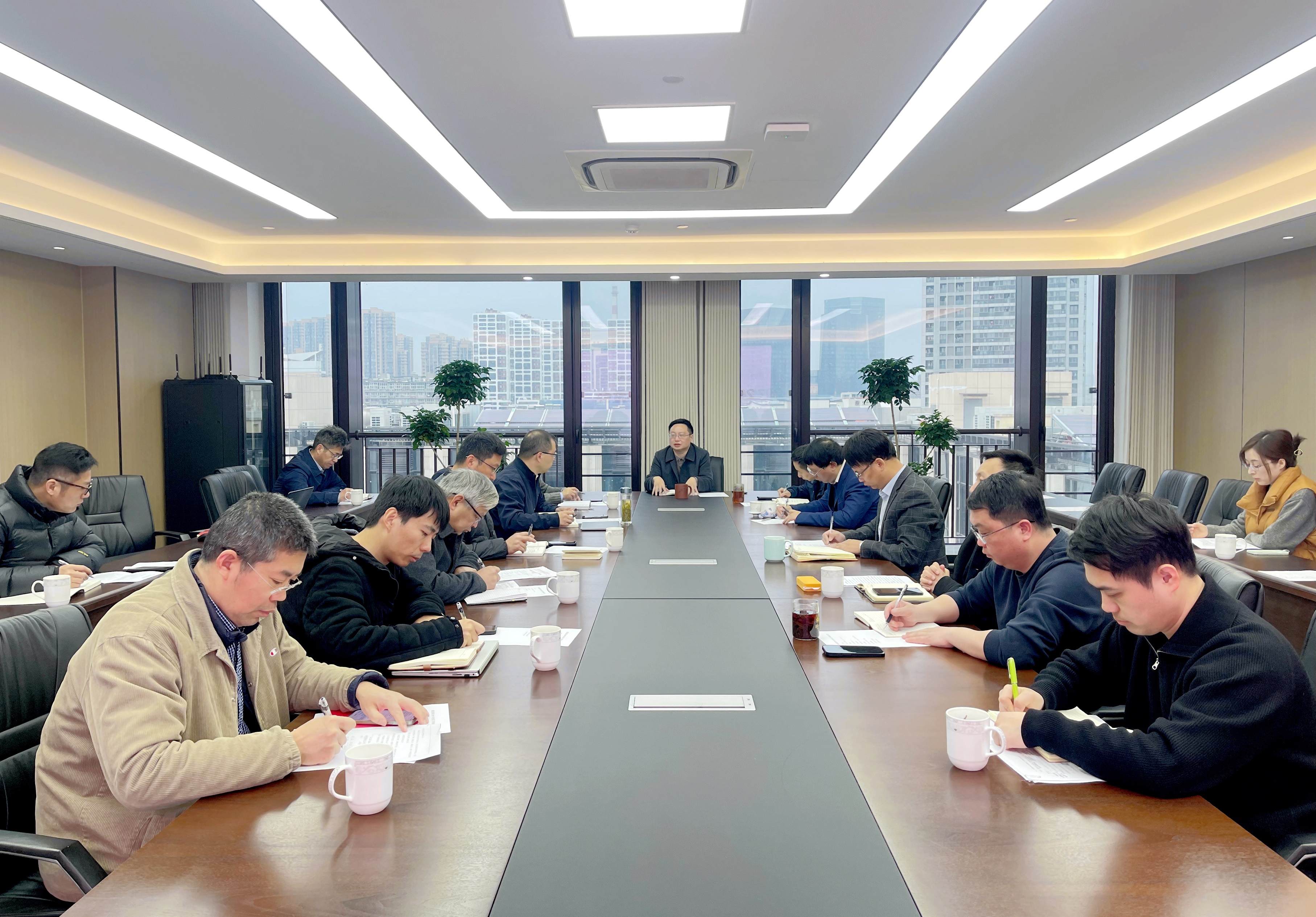 开云（中国）召开2025年经营工作务虚会