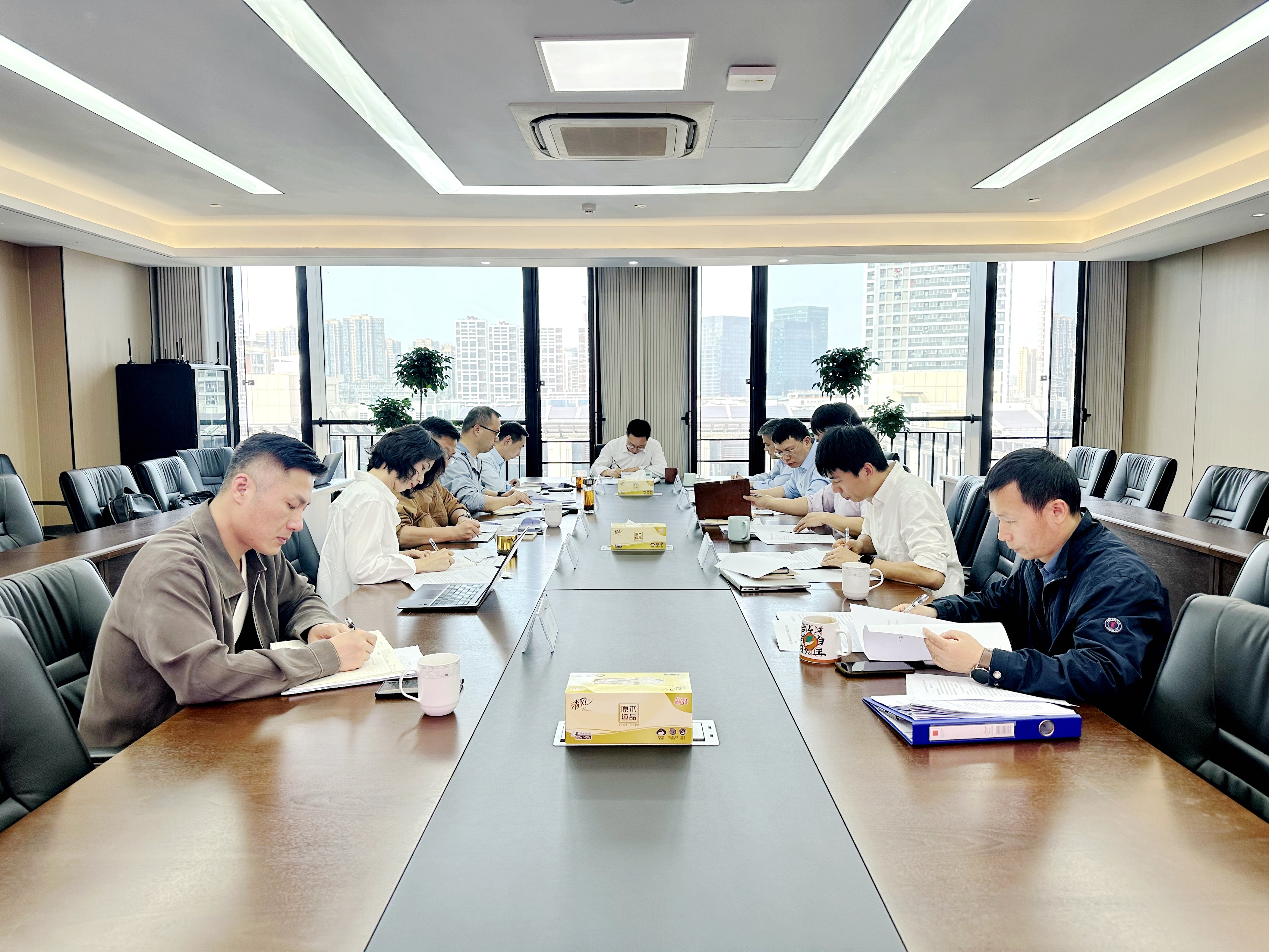 开云（中国）党委理论学习中心组举行专题研讨（扩大）学习会