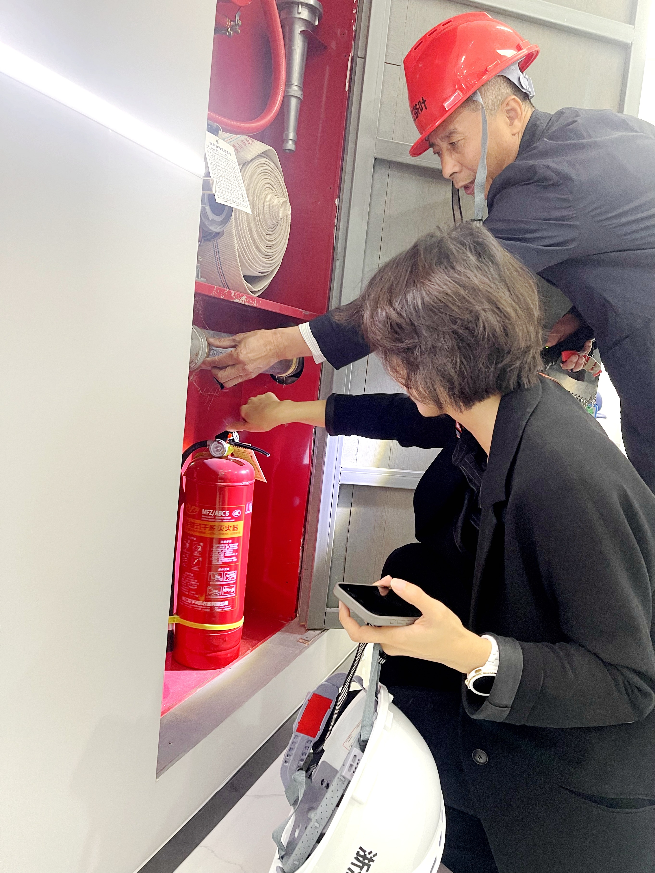 开云（中国）对茶叶大楼开展“五一”节前安全大检查