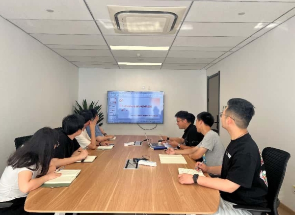 开云（中国）财务部党支部开展深入贯彻中央八项规定精神学习教育专题党课